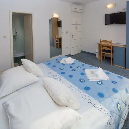 Guest house Ana 3*